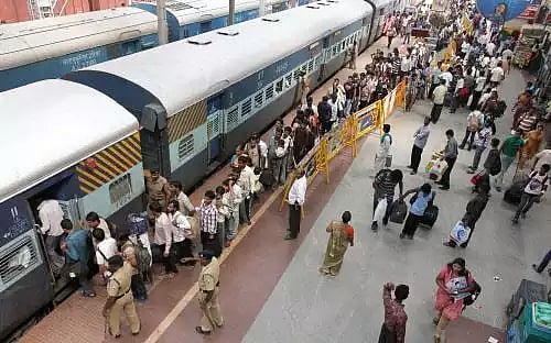 டிக்கெட் இல்லாமல் 683 பேர் பயணம்.. ஒரே  நாளில் 3.4 லட்சம் அபராதம் வசூல்: ரயில்வே அதிகாரிகள் அதிர்ச்சி!
