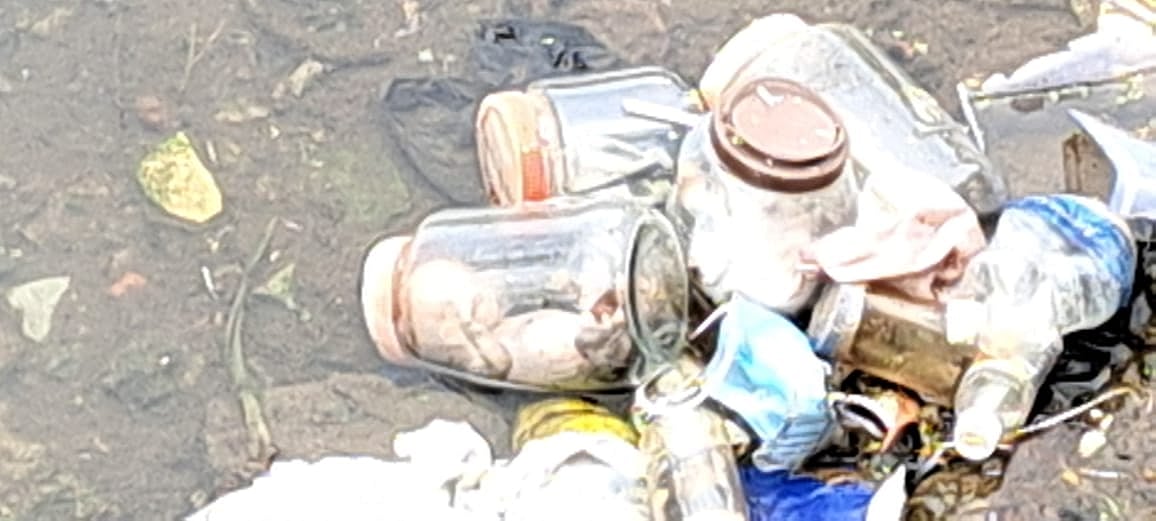 கண்ணாடி பாட்டில்களில் கண்டெடுக்கப்பட்ட 7 சிசுக்களின் சடலங்கள்.. நெஞ்சை பதற வைக்கும் பகீர் புகைப்படங்கள் !