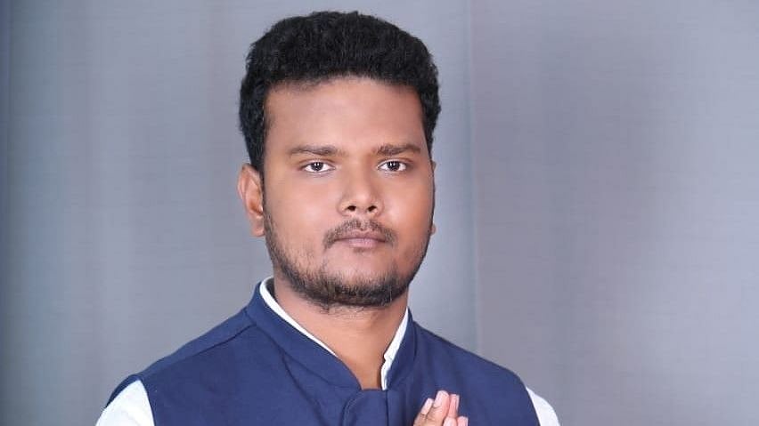 "என்னை யாரும் அழைக்கவில்லை" .. தனது திருமணத்துக்கு செல்லாத MLA மீது வழக்குபதிவு.!