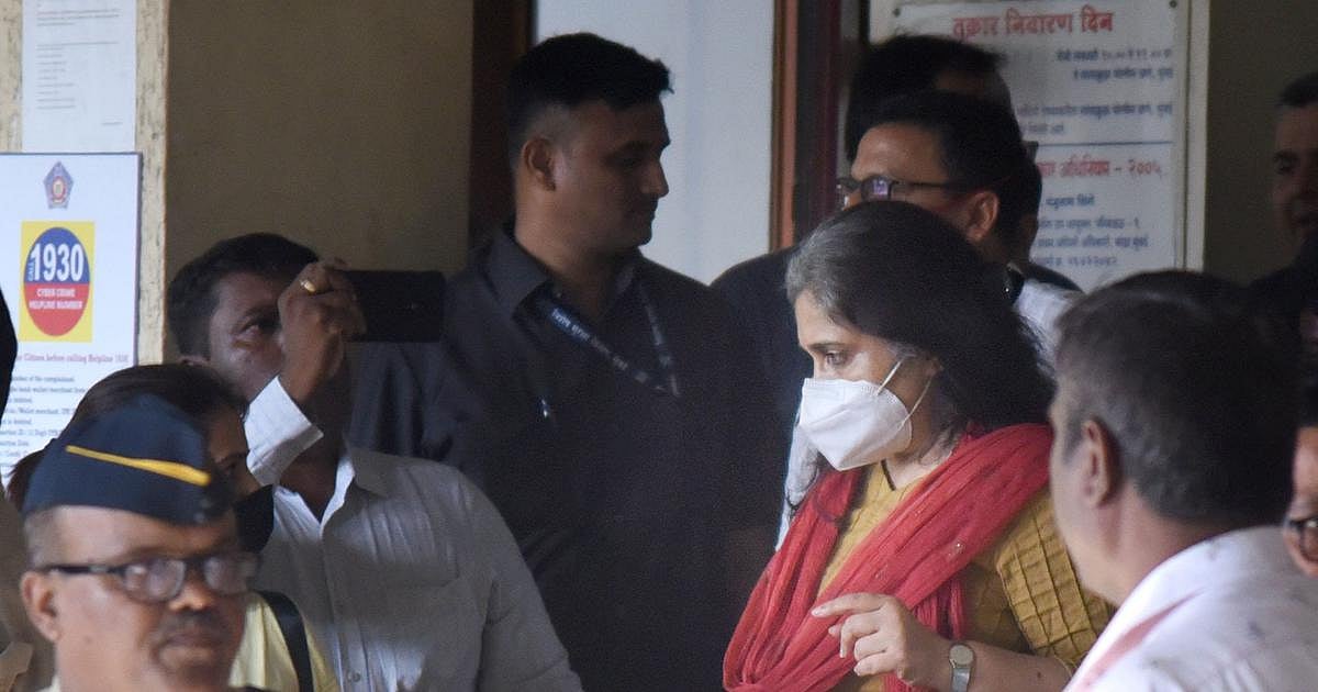 சமூக ஆர்வலர் டீஸ்டா செடல்வாட் கைது விவகாரம் : இந்துத்வா சின்னமாகமாறிய பிரதமர் மோடி - ஆங்கில நாளேடு சாடல்!