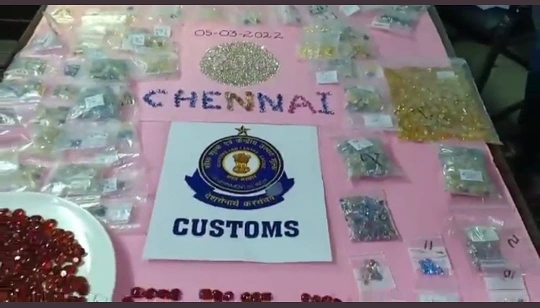 ஏர்போர்ட் ரெய்டு : 234 வழக்குகள்.. 144 போ் கைது.. ஒரே ஆண்டில் ரூ.262 கோடி கடத்தல் பொருட்கள் பறிமுதல் !