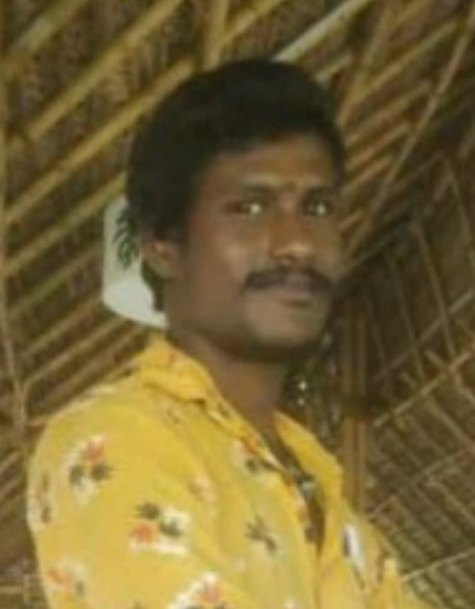 ஒருதலை காதலால் நடந்த விபரீதம்.. பள்ளி மாணவியை கத்தியால் குத்திவிட்டு ரயில் முன் பாய்ந்த இளைஞர் !