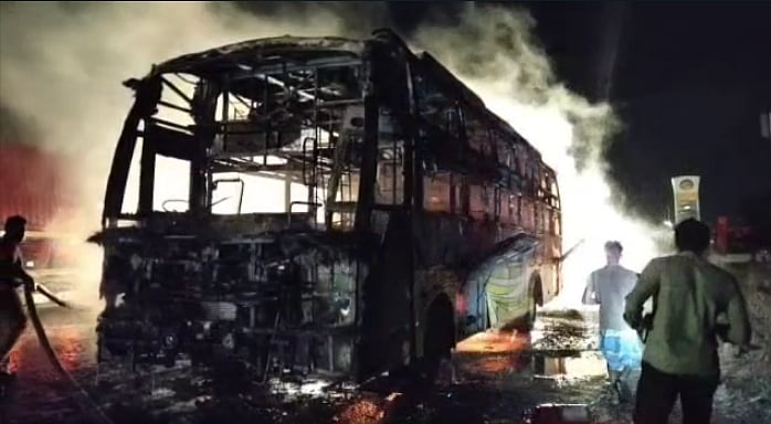 “தூத்துக்குடி to கோவை.. 36 பேருடன் சென்ற சொகுசு பேருந்து எரிந்து நாசம்”: நூலிழையில் உயிர் தப்பிய பயணிகள்!