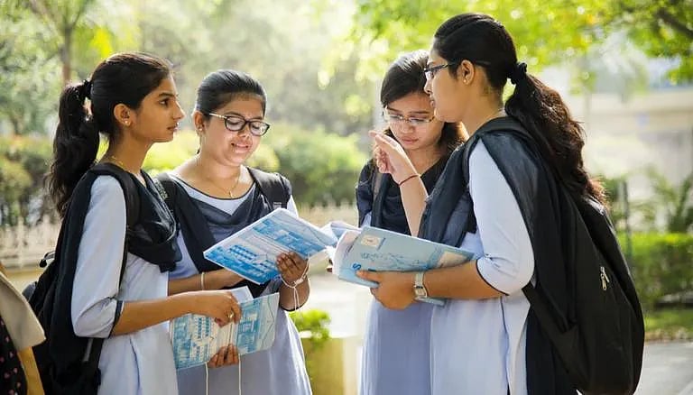 12ம் வகுப்பு பொதுத்தேர்வு முடிவுகள் வெளியீடு.. 93.76% மாணவர்கள் தேர்ச்சி: முழு விவரம் இதோ!