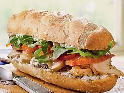 சாண்ட்விச்சில் மயோனிஸ் அதிகமாக போட்ட ஊழியர்.. கோபத்தில் துப்பாக்கியை எடுத்து சுட்டுக்கொன்ற வாடிக்கையாளர்!