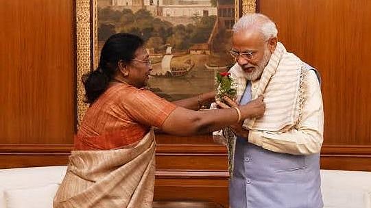 சொந்த கிராமத்திற்கு மின்சாரம் கொடுக்காதவர் பழங்குடியினருக்கு என்ன செய்வார்? சந்திரசேகர ராவ் விமர்சனம்!  