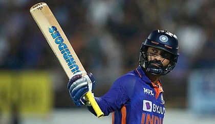 "அவரின் வயதை பார்க்காதீர்".. கௌதம் கம்பீர் கருத்துக்கு எதிர்ப்பு தெரிவித்த சுனில் கவாஸ்கர்!