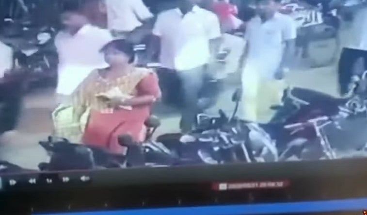 ஒரே மாதிரியான உடைகள்.. வியாபாரியிடம் நூதன முறையில் 7 கிலோ நகைகள் கொள்ளை - போலிஸார் தீவிர விசாரணை !