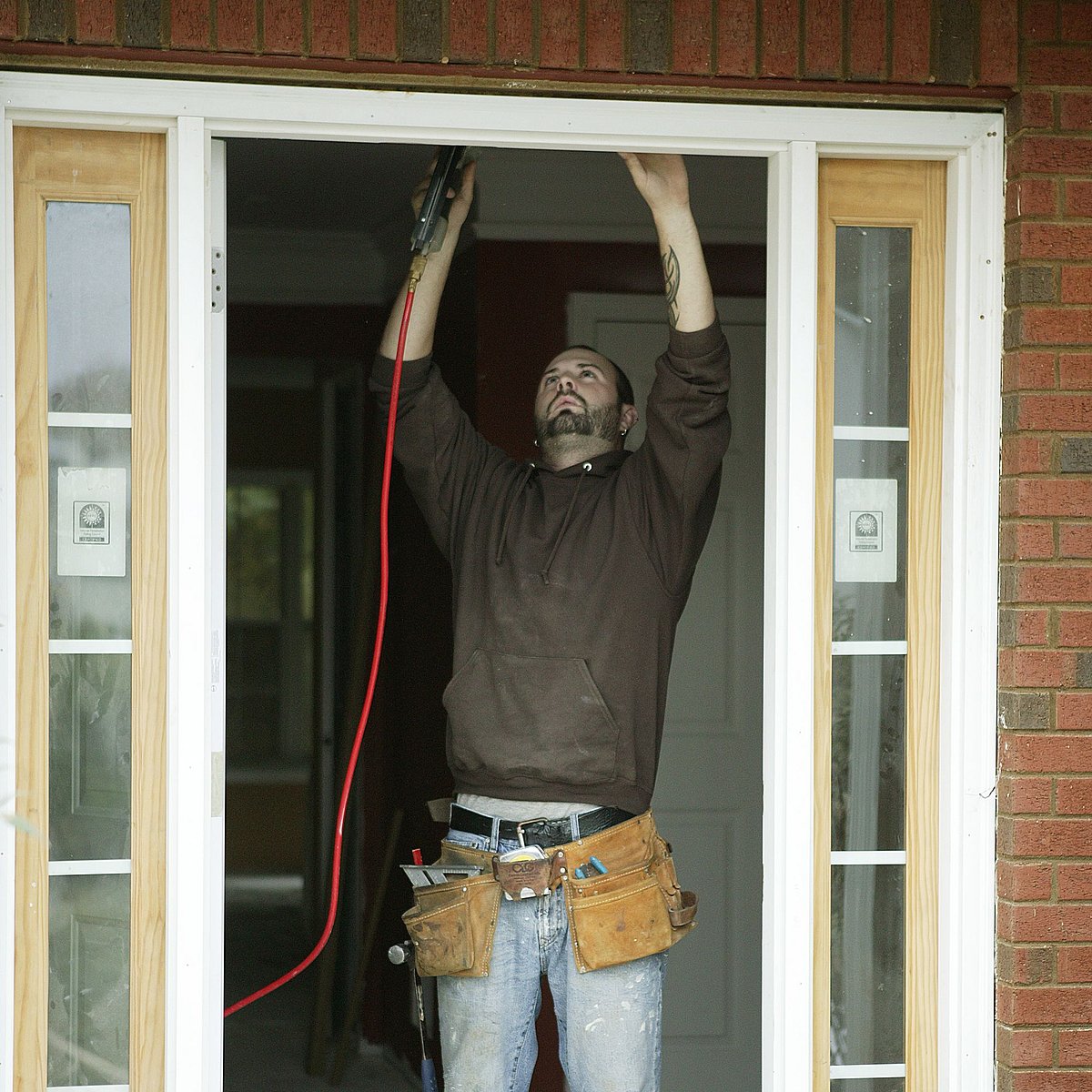 ‘எனது கணவர் வாடகைக்கு..’ : குழந்தைகளின் நலனுக்காக மனைவி எடுத்த முடிவு - பிரிட்டனில் விநோதம் !