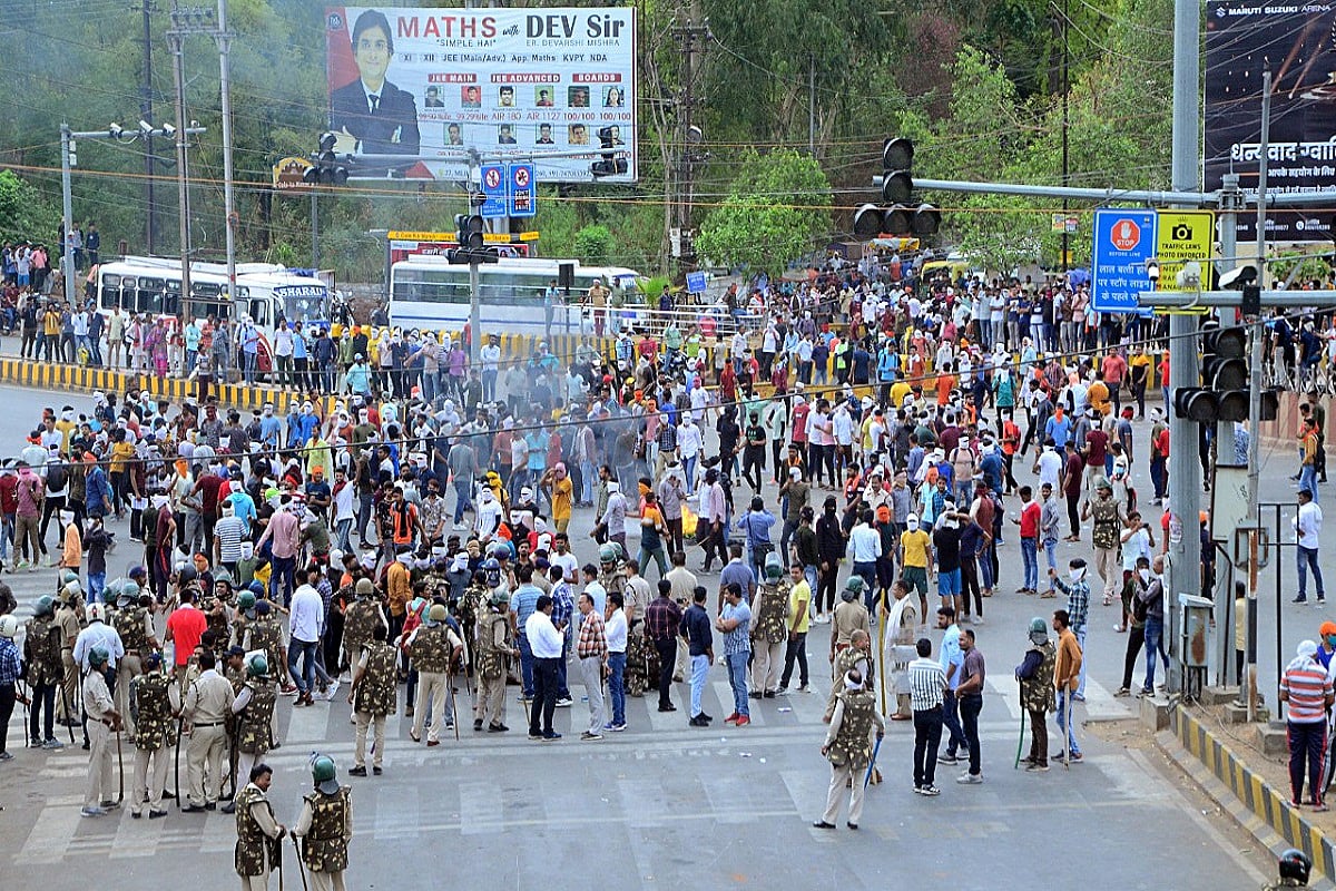 ”இளைஞர்கள் கனவில் மண்ணைப் போடும் திட்டம் அக்னிபாத்” .. முரசொலி தலையங்கம் கடும் தாக்கு!