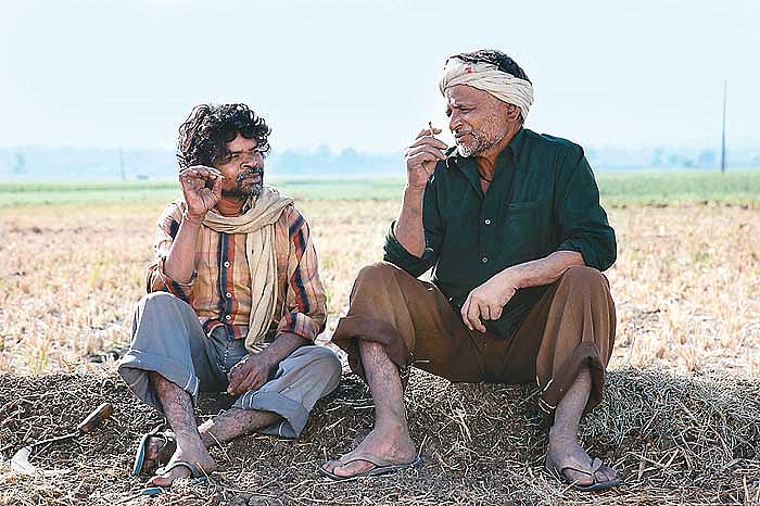 ஊடகங்களின் செய்தி மோகம்.. அரசியல் சிக்கலை நகைச்சுவையாக பேசும் ‘Peepli Live’   திரைப்படம் செல்வது என்ன?