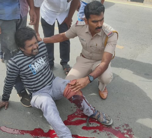 சாலை விபத்தில் சிக்கிய இளைஞர்.. பத்திரமாக மீட்ட இன்ஸ்பெக்டர்: நெகிழ்ச்சி சம்பவம்!