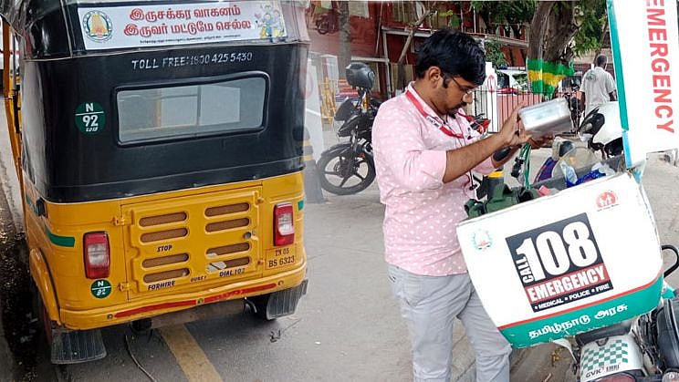 என்னைய காப்பாத்துங்க.. உயிருக்கு போராடிய ஆட்டோ டிரைவர் :துரிதமாக செயல்பட்ட போலிஸ் அதிகாரி.. என்ன நடந்தது?