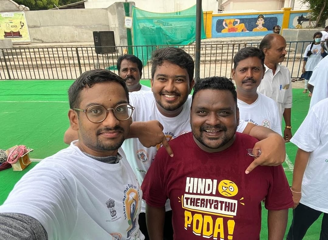 ஒன்றிய இணையமைச்சர் பங்கேற்ற யோகா தின விழாவில் வைரலான ‘T-Shirt’ - சம்பவம் செய்த இளைஞர் !