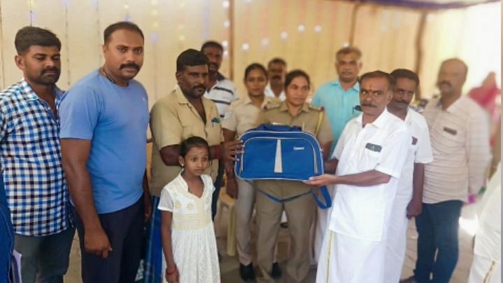 ‘எண்ணம் போல் வாழ்க்கை’.. ஆட்டோவில் தவறவிட்ட திருமண நகையை அஜித் பட பாணியில் ஒப்படைத்த ஆட்டோ ஓட்டுநர்!