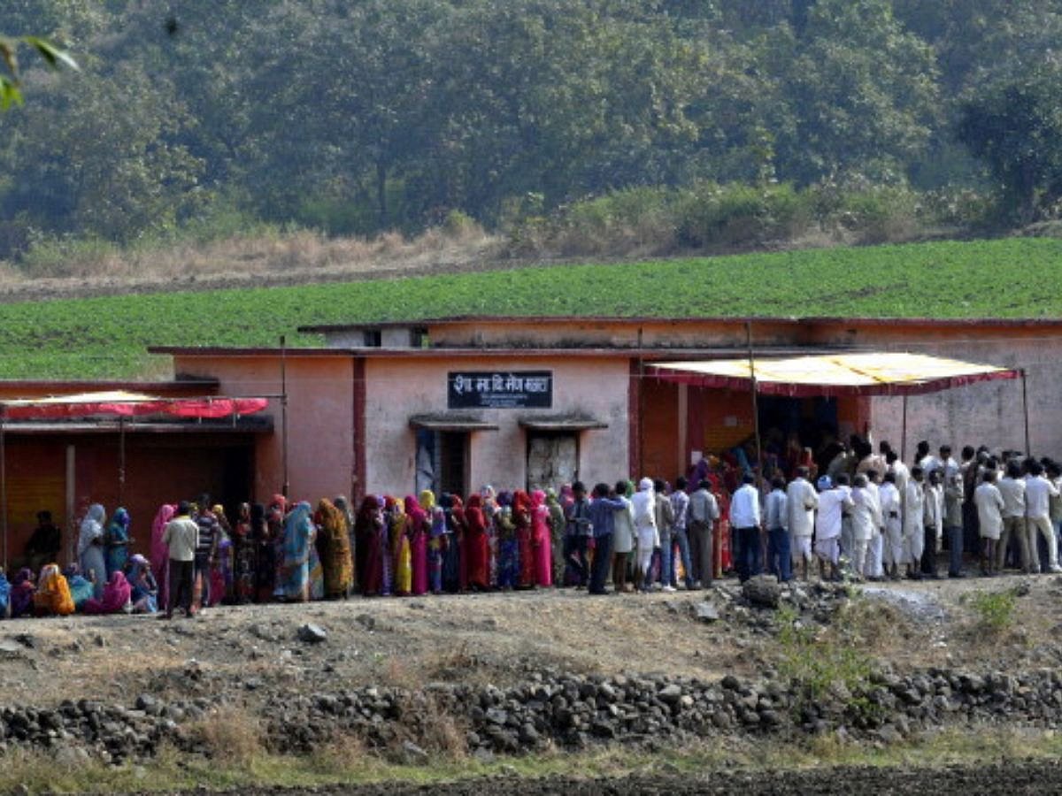 ஒரே தேர்தலில் நிற்கும் 3 மனைவிகள் - கணவரின் ஓட்டு யாருக்கு? : வேட்புமனு மூலம் வெளிவந்த அதிர்ச்சி உண்மை! 