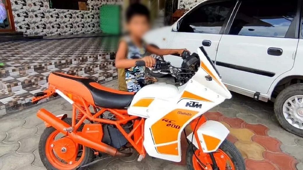 சிறிய KTM பைக்.. மகனின் ஆசையை நிறைவேற்றிய தந்தை: வழக்குப் பதிவு செய்த போலிஸ்!