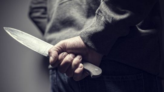 கவுன்சிலரின் கை விரலை துண்டாக வெட்டி வீசிய இளைஞர்..  பகீர் சம்பவத்தின் காரணம் என்ன?