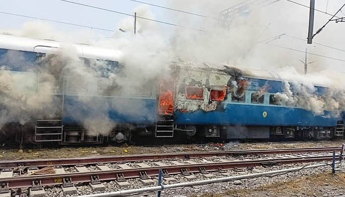 நிராசையான கனவு.. ஒன்றிய அரசின் அக்னிபாத் திட்டத்தால் 2 இளைஞர்கள் தற்கொலை!