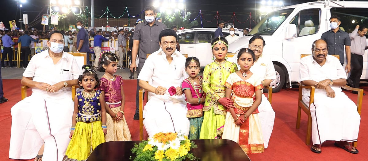 உற்சாக வரவேற்பு.. 16,820 பேருக்கு நல திட்ட உதவிகள்: திருப்பத்தூர் சென்ற முதல்வரின் புகைப்பட தொகுப்பு இதோ!