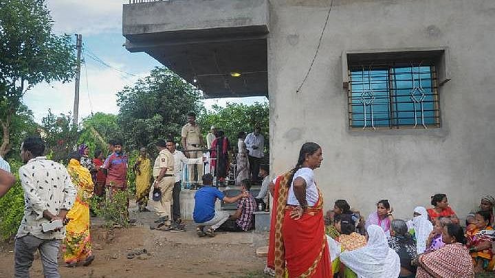 வீட்டில் புதையல்.. 9 பேரை காவு வாங்கிய மாந்திரீகம்.. மூட நம்பிக்கையால் நிகழ்ந்த சோகம்! 