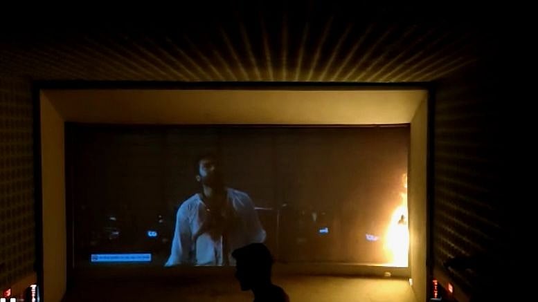 ‘திரை தீ பிடிக்கும்..’ : விக்ரம் படத்தில் சூர்யா வரும் சீனில் தீப்பற்றி எரிந்த திரை - பகீர் சம்பவம்!