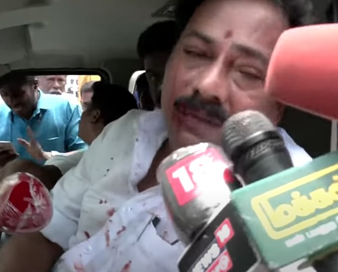 ”நீ எடப்பாடி ஆளான்னு கேட்டு வாயில குத்திட்டாங்க” : ரத்தம் வழிய பேசிய அ.தி.மு.க நிர்வாகி!