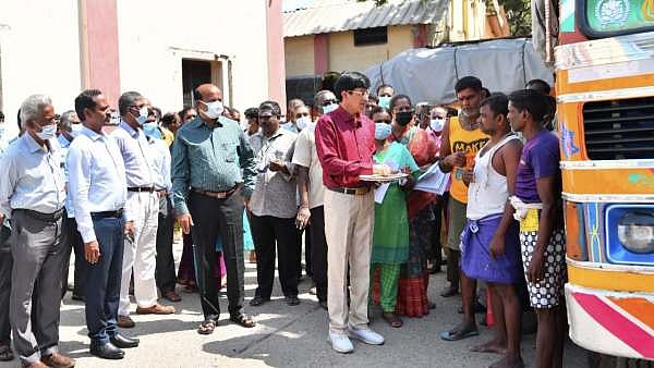 “ரேஷன் பொருட்கள் கடத்தலை தடுக்க சிறப்பு நடவடிக்கை.. அதிரடி ஆய்வு” : களம் இறங்கிய ராதாகிருஷ்ணன் IAS !