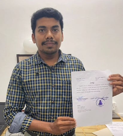 No Caste, No Religion.. வட்டாட்சியர் அலுவலகத்தில் சான்றிதழ் வாங்கிய தம்பதி: நெகிழ்ச்சி சம்பவம்!