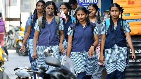 மாணவியருக்கு ரூ.1000 வழங்கும் திட்டம்! விண்ணப்பிப்பது எப்படி ? வழிகாட்டு நெறிமுறைகள் வெளியீடு!