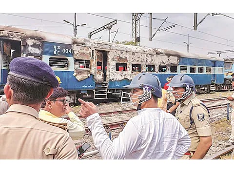 "இளைஞர்கள்  உழைப்பது  பா.ஜ.க அலுவலகத்தை காவல் காக்க அல்ல".. கொதித்தெழுந்த டெல்லி முதல்வர்! 