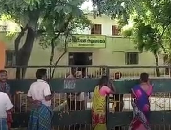 வன விலங்குகளை சமைத்து கறியாக விற்பனை.. நடுகாட்டில் வேட்டை கும்பலை சுற்றிவளைத்து பிடித்த வனத்துறை!