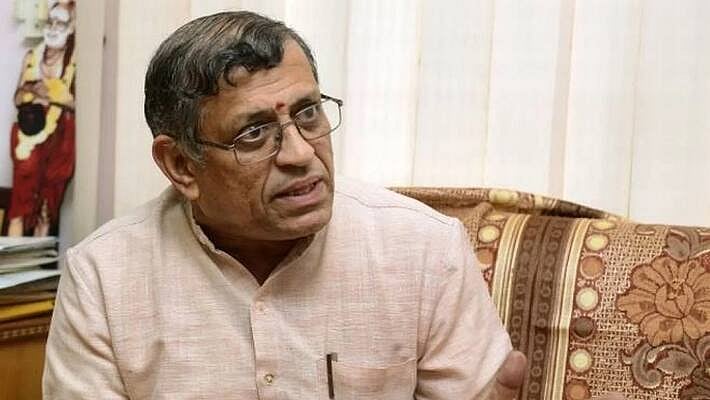 “குருமூர்த்தி உளறுவது மல்லாந்து படுத்து துப்பிக்கொள்ளும் பரிதாபத்தையே காட்கிறது” : கி.வீரமணி சாடல்!