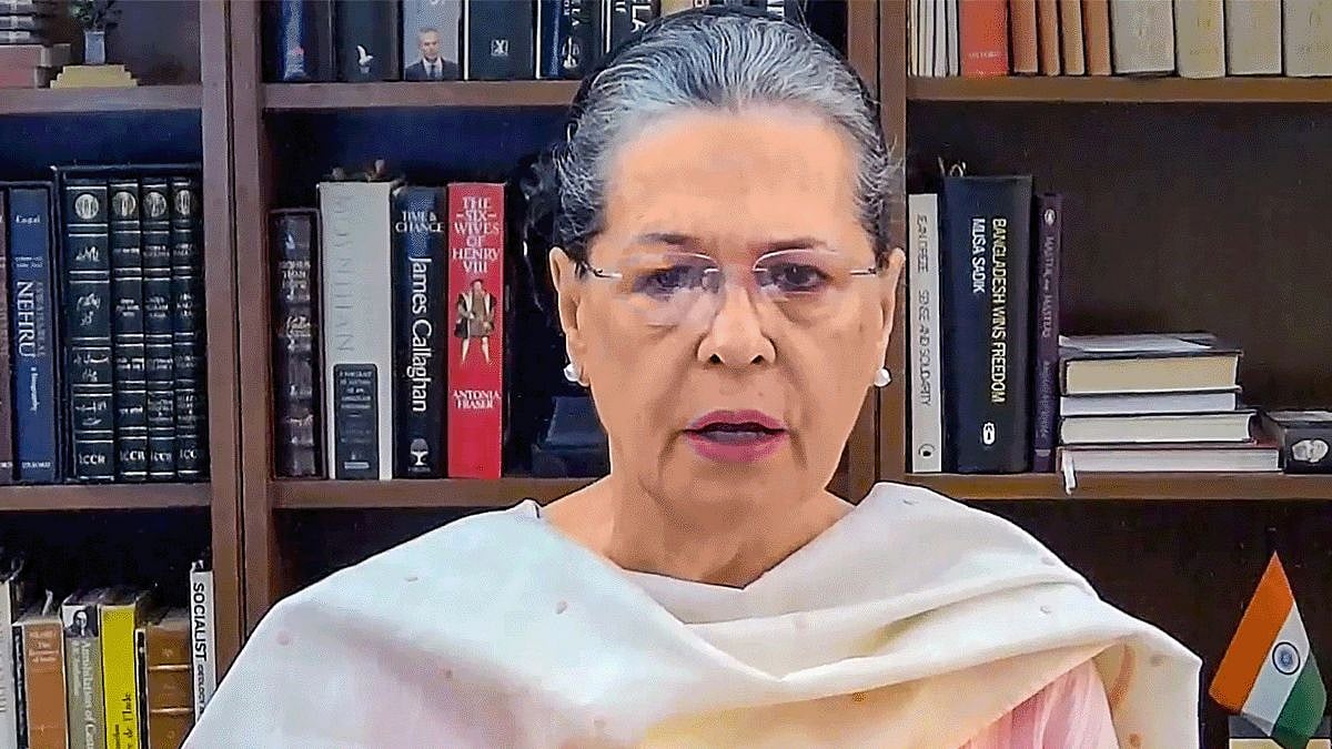 மூச்சுக் குழாயில் பூஞ்சை.. எப்படி இருக்கிறார் சோனியா காந்தி? - மருத்துவர்கள் சொல்வது என்ன ?