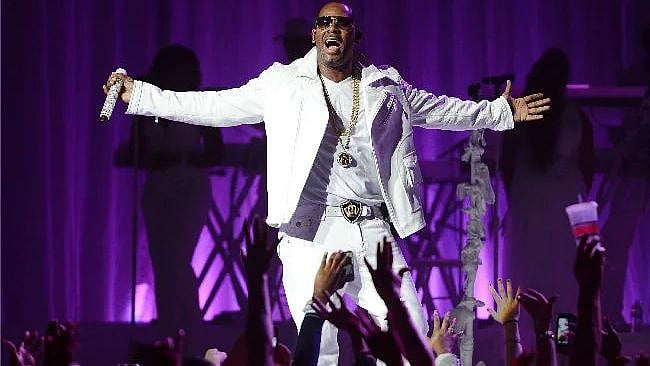 சிறுமிகளை ஆபாச படம் எடுத்து பாலியல் வன்கொடுமை.. பிரபல பாப் பாடகருக்கு 30 ஆண்டு சிறை - நீதிமன்றம் அதிரடி!