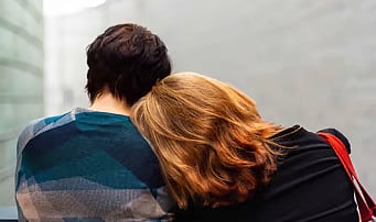 காதலியை திருமணம் செய்ய ஆணாக மாறிய பெண்.. உ.பி-யில் ஆச்சரிய சம்பவம்!