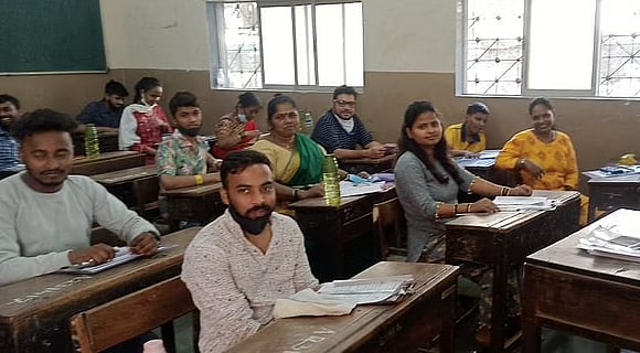 கல்விக்கு எதுவும் தடையல்ல.. கணவன் மகனுக்குத் தெரியாமல் 12ம் வகுப்பு தேர்வில் தேர்ச்சி பெற்ற 53 வயது பெண்!