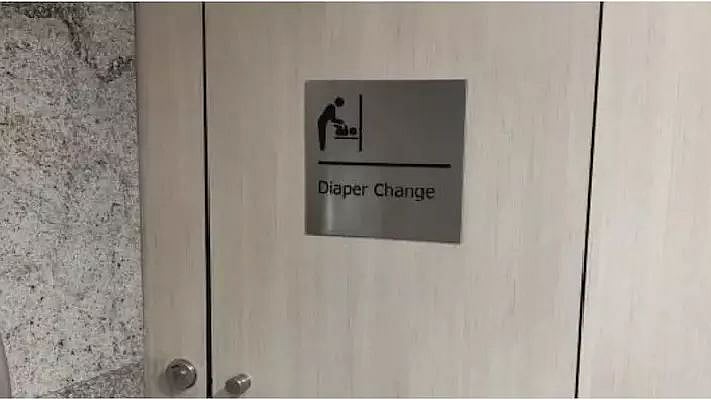 “குழந்தை வளர்ப்பு பெண்களுக்கான பொறுப்பு மட்டுமல்ல..” : இனி ஆண்கள் கழிப்பறையிலும் ‘Diaper Change’ வசதி !