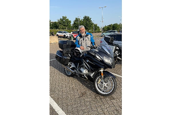 மீண்டும் BIKE RIDE தொடங்கிய அஜித்.. இணையத்தில் வைரலாகும் புகைப்படம்: இம்முறை எங்கு தெரியுமா?