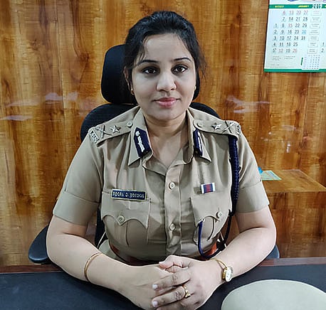 பெங்களூரு சிறையில் சொகுசு வசதிகள் - சசிகலாவின் முறைகேடுகளை அம்பலப்படுத்திய ரூபா IPS மீதான வழக்கு ரத்து!