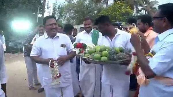 மத நல்லிணக்கத்திற்கு எடுத்துக்காட்டு.. சிவன் கோயிலுக்கு சீர் கொடுத்த இஸ்லாமியர்கள் - நெகிழ்ச்சி சம்பவம்!