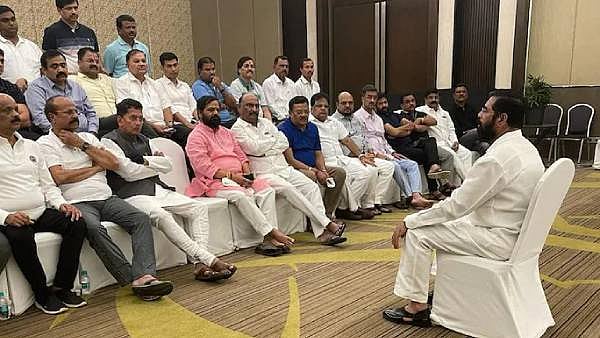 "பா.ஜ.க ஆட்சியில் இந்துக்கள் விரட்டப்படுகின்றனர்.. இதுதான் மோடியின் மகாசக்தியா?" - சிவசேனா தாக்கு!