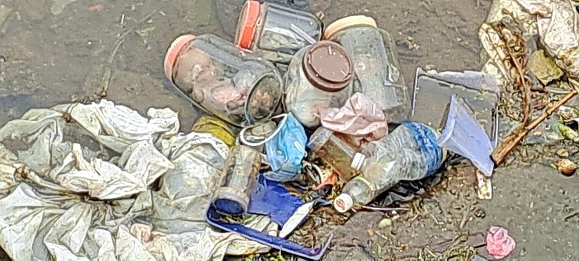 கண்ணாடி பாட்டில்களில் கண்டெடுக்கப்பட்ட 7 சிசுக்களின் சடலங்கள்.. நெஞ்சை பதற வைக்கும் பகீர் புகைப்படங்கள் !