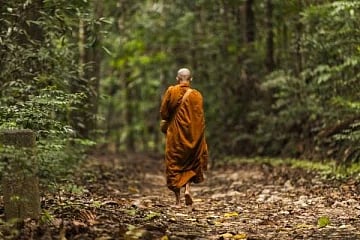 இன்றைய  சூழலில் நிம்மதியாக வாழ்வதற்கான தீர்வுதான் என்ன?.. உங்களுக்கான குட்டி கதை இதோ!