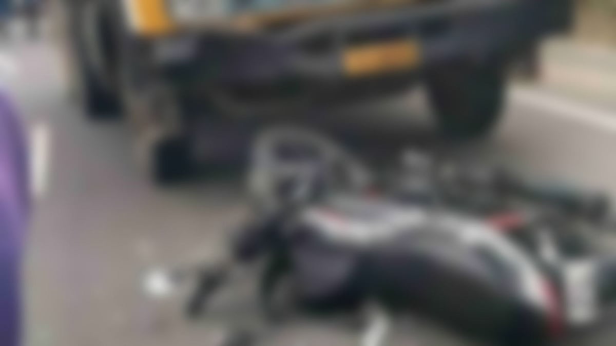 கணவன் கண்முன்னே நடந்த கொடூரம்.. பேருந்து சக்கரத்தில் சிக்கி மனைவி பரிதாப பலி!