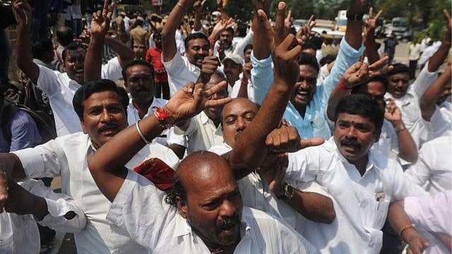 ‘நாங்களே தீர்மானம் போட்டு நாங்களே நிராகரிப்போம்’ : சொப்பு சாமான் விளையாட்டாகி போன அ.தி.மு.க பொதுக்குழு!