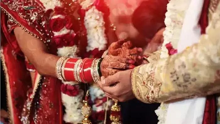 தாடி இருந்தால் இனி திருமணம் கிடையாது - கிராம பஞ்சாயத்து முடிவால் இளைஞர்கள் அதிர்ச்சி!