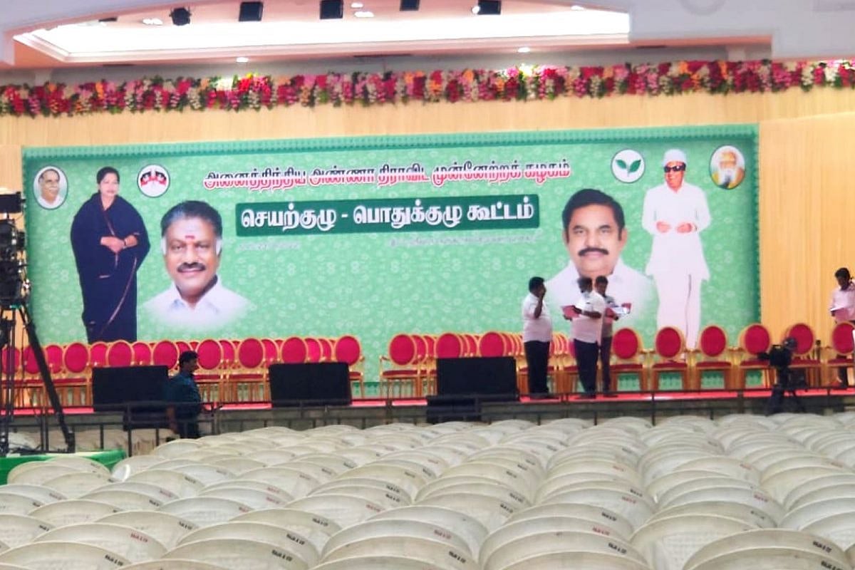 ‘நாங்களே தீர்மானம் போட்டு நாங்களே நிராகரிப்போம்’ : சொப்பு சாமான் விளையாட்டாகி போன அ.தி.மு.க பொதுக்குழு!