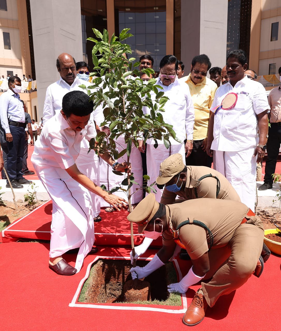 உற்சாக வரவேற்பு.. 16,820 பேருக்கு நல திட்ட உதவிகள்: திருப்பத்தூர் சென்ற முதல்வரின் புகைப்பட தொகுப்பு இதோ!