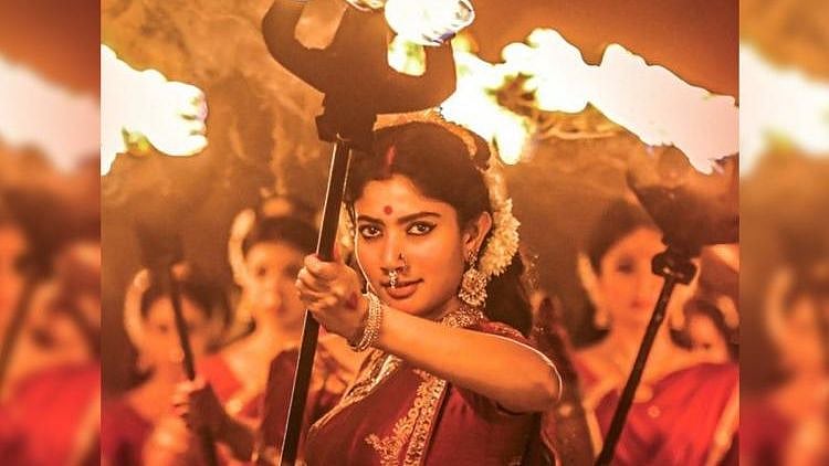 மிரட்டல் விடுத்த இந்துத்துவ கும்பல்.. மிரளாமல் பதிலடி கொடுத்த சாய்பல்லவி.. நடந்தது என்ன?